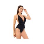 Monokini, egyrészes párnázott fürdőruha, amely különféle módon viselhető